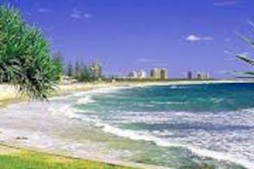 Deluxe - Sunshine Coast Apartment