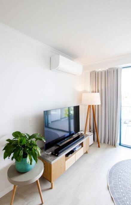 Deluxe - Sunshine Coast * Alexandra Headland